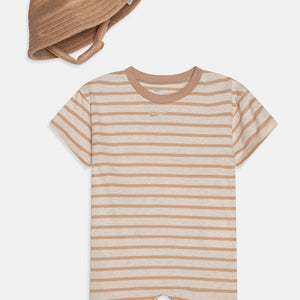 Nike set bébé combishort stripes et bob assorti « Marron »